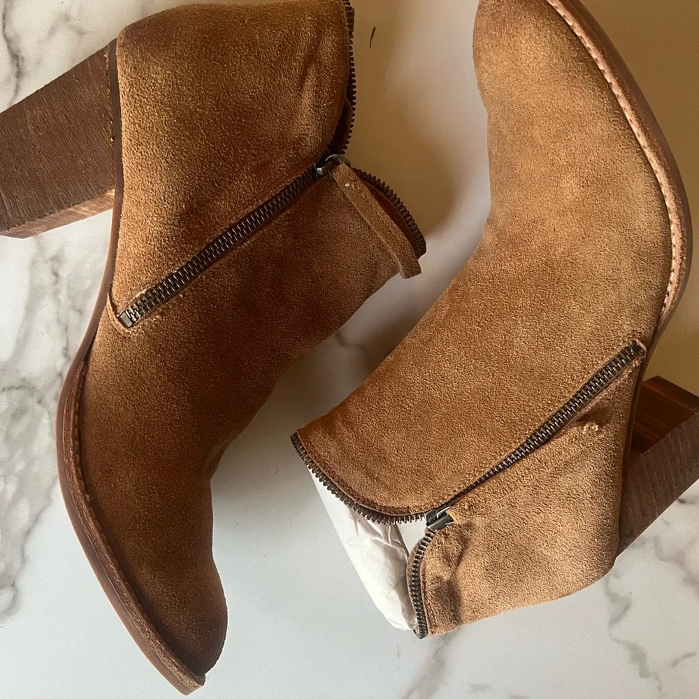 Women’s Dolce Vita Brown Suede Ankle Boots size 11